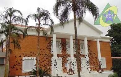 Imagem: A casa possui 4 Dormitórios, 5 Banheiros, 5 Vagas na garagem