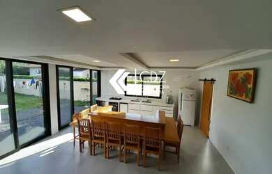 Imagem: A casa em condomínio para alugar possui 2 Dormitórios, 3 Banheiros