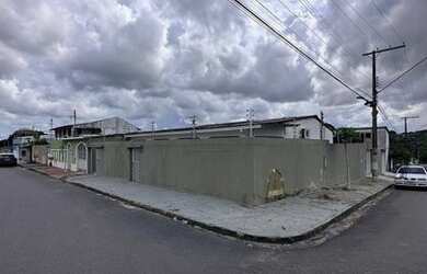 Imagem: A casa possui 3 Dormitórios, 5 Banheiros, 3 Vagas na garagem