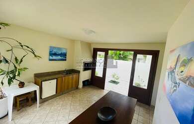 Imagem: A casa possui 3 Dormitórios, 4 Banheiros, 5 Vagas na garagem