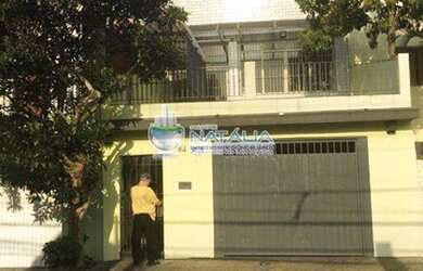 Imagem: A casa possui 3 Dormitórios, 3 Banheiros, 4 Vagas na garagem