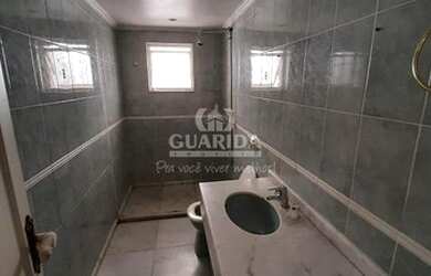 Imagem 15: Casa no bairro Petrópolis. Terreno de 11 metros de frente por 47 metros...