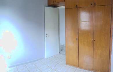 Imagem: O apartamento possui 2 Dormitórios, 1 Banheiro, 2 Vagas na