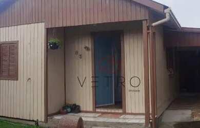 Imagem: A casa possui 4 Dormitórios, 2 Banheiros, 1 Vaga na garagem