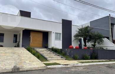 Imagem: A casa em condomínio possui 3 Dormitórios, 4 Banheiros, 4
