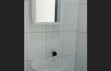 Imagem: A casa possui 2 Dormitórios, 1 Banheiro, 1 Vaga na garagem