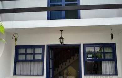 Imagem: A casa possui 3 Dormitórios, 3 Banheiros, 1 Vaga na garagem