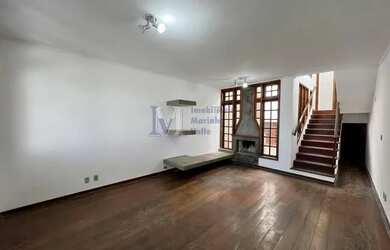 Imagem: A casa possui 3 Dormitórios, 4 Banheiros, 1 Vaga na garagem