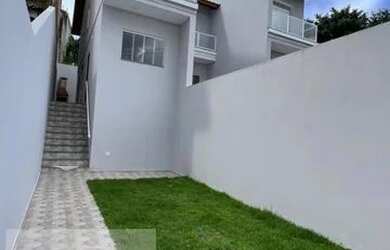 Imagem: A casa possui 2 Dormitórios, 2 Banheiros, 2 Vagas na garagem