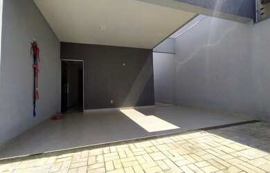 Imagem: A casa possui 2 Dormitórios, 2 Banheiros, 1 Vaga na garagem