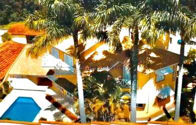 Imagem: A casa para alugar possui 4 Dormitórios, 5 Banheiros, 5 Vagas