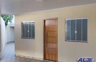 Imagem: A casa possui 2 Dormitórios, 2 Banheiros, 1 Vaga na garagem