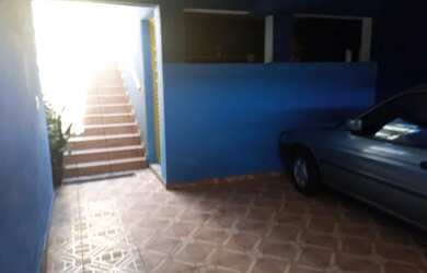 Imagem: A casa possui 1 Dormitório, 1 Banheiro, 1 Vaga na garagem