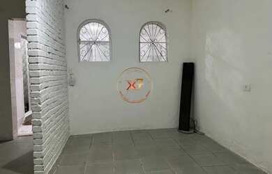 Imagem: A casa possui 2 Dormitórios, 1 Banheiro, 1 Vaga na garagem