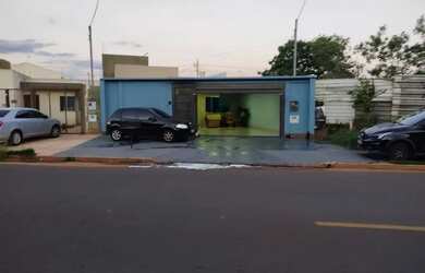 Imagem: A casa possui 2 Dormitórios, 2 Banheiros, 2 Vagas na garagem