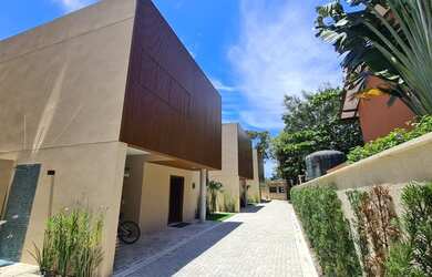 Imagem: A casa possui 3 Dormitórios, 4 Banheiros, 2 Vagas na garagem