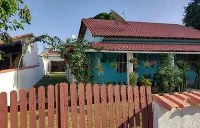 Imagem: A casa possui 2 Dormitórios, 2 Banheiros, 3 Vagas na garagem