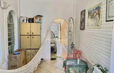 Imagem: A casa possui 5 Dormitórios, 4 Banheiros, 4 Vagas na garagem