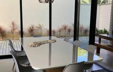 Imagem: A casa em condomínio possui 3 Dormitórios, 4 Banheiros, 2