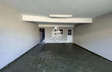 Imagem: A casa possui 2 Dormitórios, 2 Banheiros, 2 Vagas na garagem