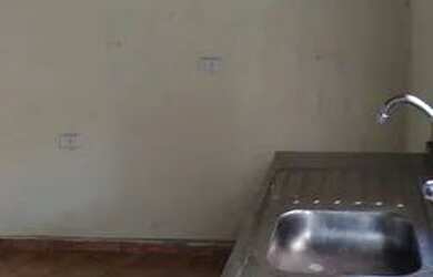 Imagem: A casa possui 1 Dormitório, 1 Banheiro, 1 Vaga na garagem