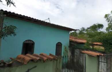 Imagem: A casa possui 2 Dormitórios, 2 Banheiros, 1 Vaga na garagem