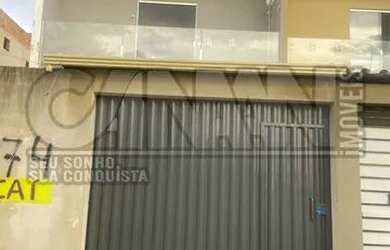 Imagem: A casa possui 3 Dormitórios, 1 Banheiro, 2 Vagas na garagem