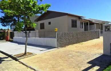 Imagem: A casa possui 2 Dormitórios, 1 Banheiro, 1 Vaga na garagem