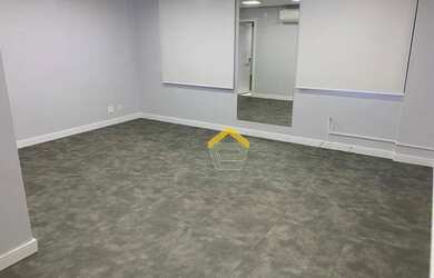 Imagem: O depósito possui 1 Vaga na garagem e 33m² de Área e está