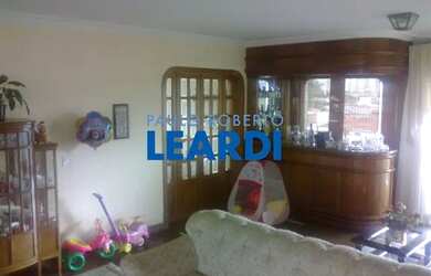 Imagem: O apartamento possui 4 Dormitórios, 5 Banheiros, 3 Vagas na