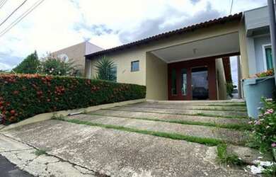 Imagem: A casa em condomínio possui 3 Dormitórios, 2 Banheiros, 2