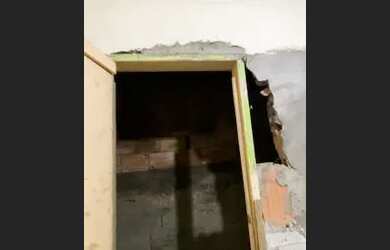 Imagem: A casa possui 1 Dormitório, 1 Banheiro e está localizado