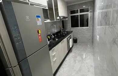 Imagem: O apartamento possui 2 Dormitórios, 1 Banheiro, 1 Vaga na garagem