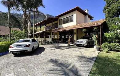 Imagem: A casa possui 5 Dormitórios, 5 Banheiros, 2 Vagas na garagem