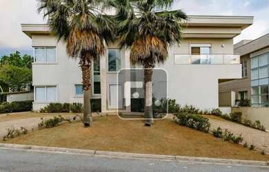 Imagem: A casa em condomínio possui 5 Dormitórios, 5 Banheiros, 5