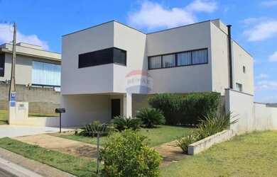 Imagem: A casa em condomínio possui 3 Dormitórios, 5 Banheiros, 4