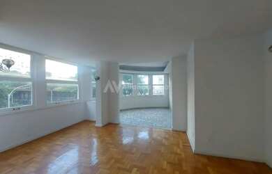 Imagem: O apartamento possui 3 Dormitórios, 3 Banheiros, 198m² de