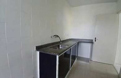 Imagem: O apartamento possui 3 Dormitórios, 1 Banheiro, 1 Vaga na garagem