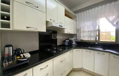 Imagem 6: SOBRADO COM PISCINA À VENDA NO JARDIM NOVA BARONEZA EM ARAPONGAS