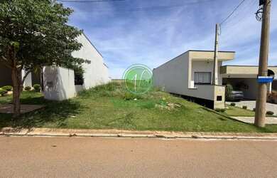 Imagem: O terreno possui 250m² de Área e está localizado em Porto