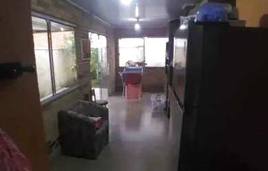 Imagem 10: Casa em Porto Alegre, no bairro Hípica, com 2 dormitório s , e 2 banheiros,...