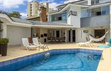 Imagem: A casa possui 5 Dormitórios, 5 Banheiros, 3 Vagas na garagem