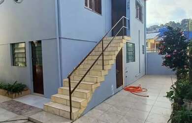 Imagem: A casa possui 5 Dormitórios, 2 Banheiros, 2 Vagas na garagem