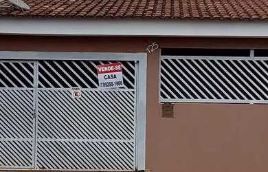 Imagem: A casa possui 3 Dormitórios, 3 Banheiros, 1 Vaga na garagem