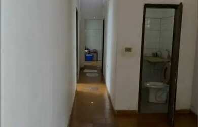 Imagem: A casa possui 2 Dormitórios e 1 Banheiro e está localizado