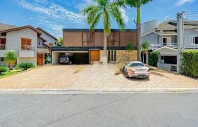 Imagem: A casa em condomínio possui 4 Dormitórios, 5 Banheiros, 4