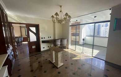 Imagem: O apartamento possui 4 Dormitórios, 5 Banheiros, 4 Vagas na