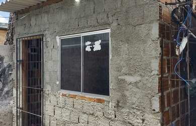 Imagem: A casa possui 2 Dormitórios, 1 Banheiro, 1 Vaga na garagem