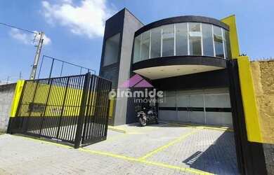 Imagem: O depósito possui 5 Vagas na garagem, 441m² de Área e está