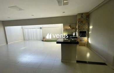 Imagem: A casa possui 3 Dormitórios, 2 Banheiros, 3 Vagas na garagem